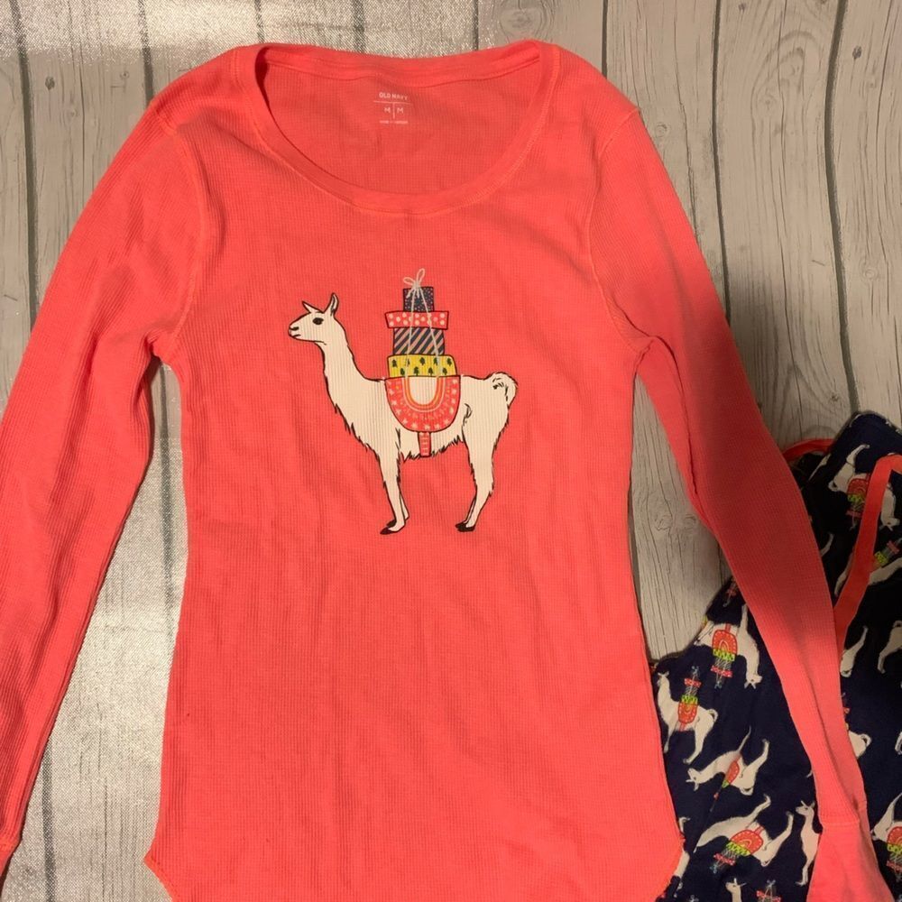 Old Navy Alpaca design pajama set-medium - Picture 2 of 7